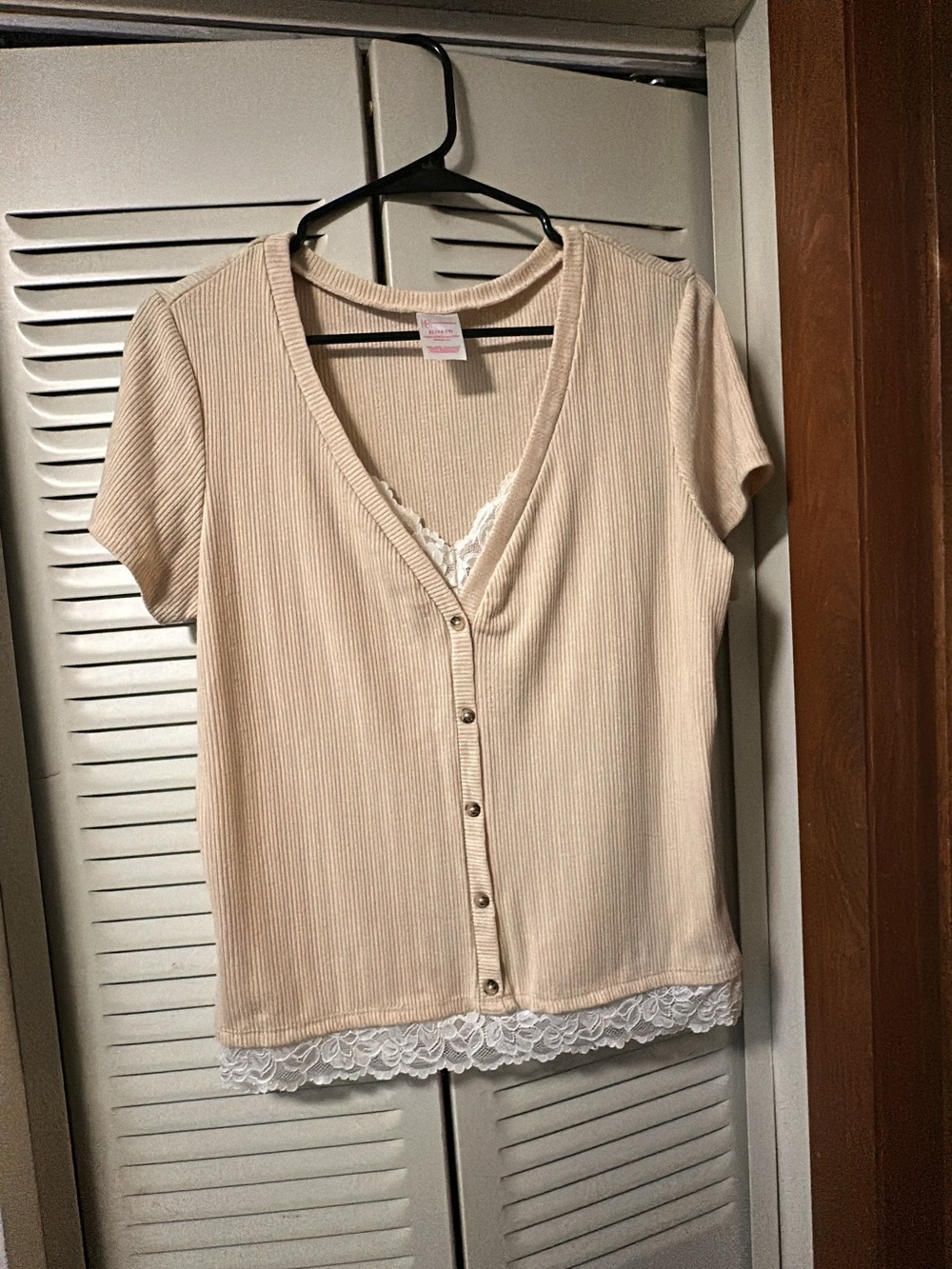 NoBoundaries Women’s Cream Ribbed Top with Lace Trim - Picture 3 of 3